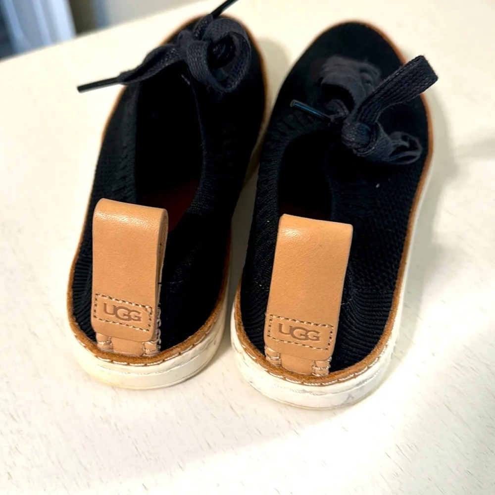 UGG Women’s Sydney Mesh Black and Tan Sneakers with Upper Lace Design / Size 6.5